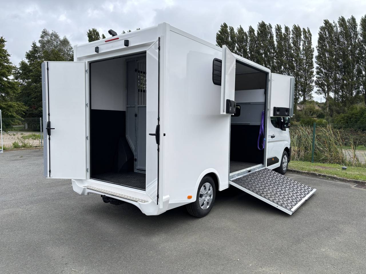 Horsebox HGV AP Petit Nissan interstar L3 2025 New