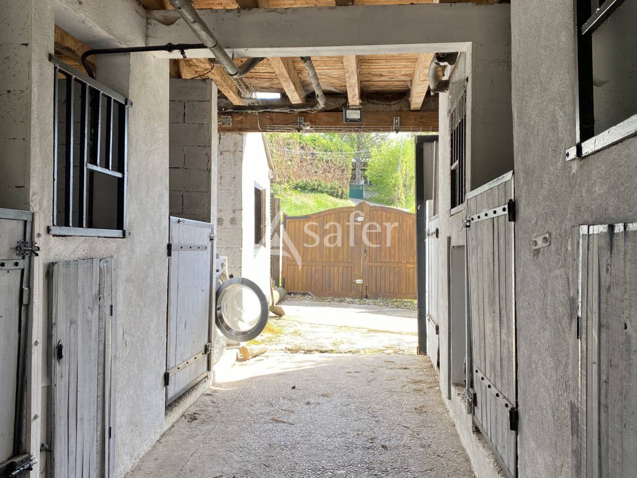 Equestrian property  Ain
