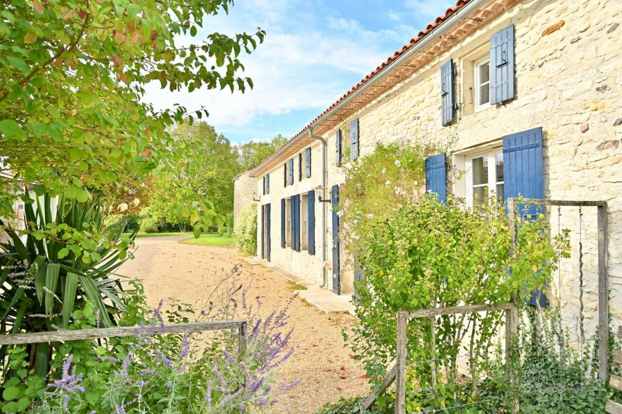 Equestrian property  Charente-Maritime