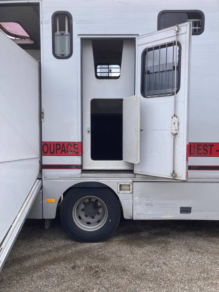 Horsebox NON-HGV Volvo CAMION MTM 2012 Used