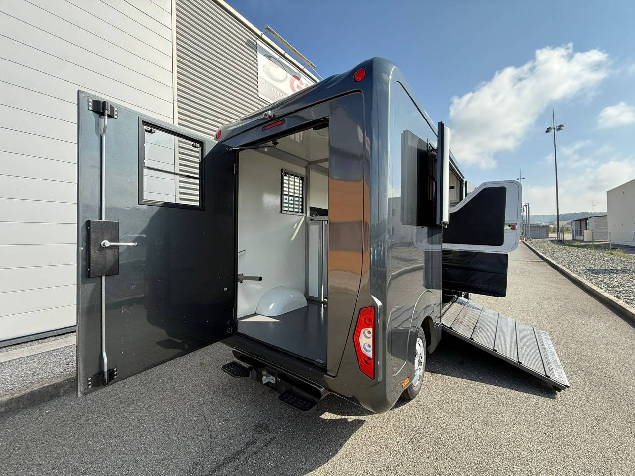 Horsebox HGV STX MOVANO 165CH 2018 Used