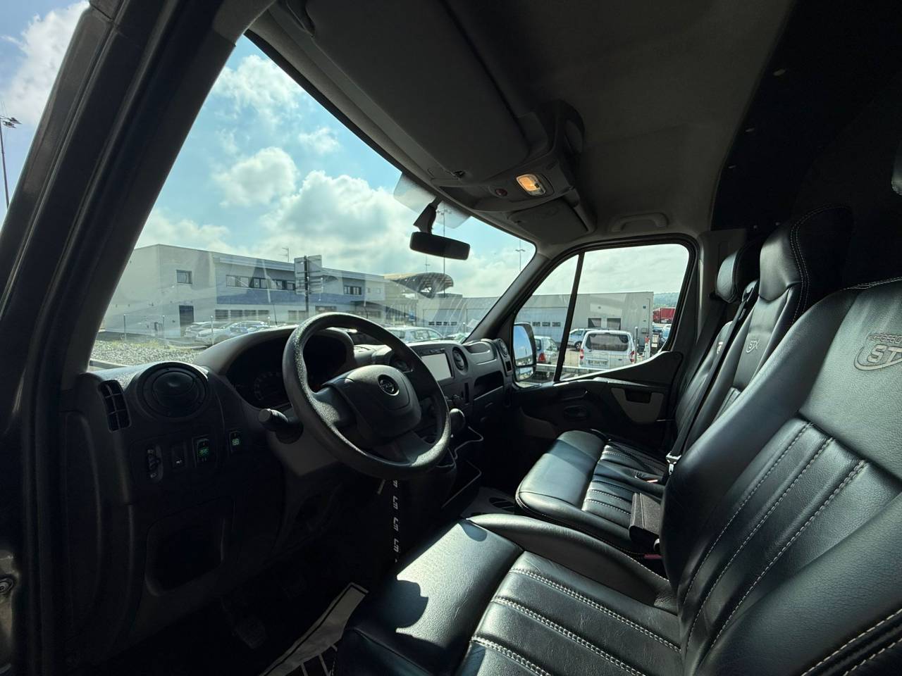 Horsebox HGV STX MOVANO 165CH 2018 Used