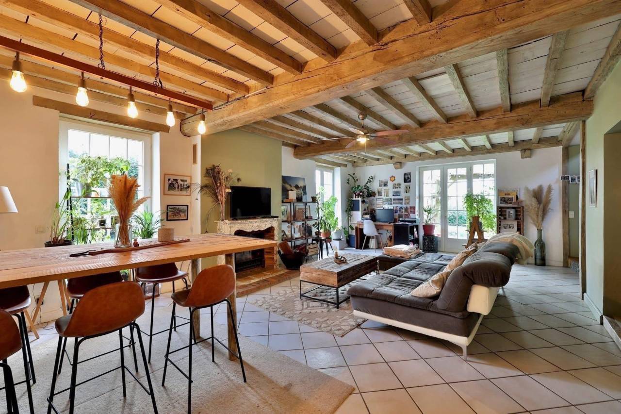 Equestrian property  Ain