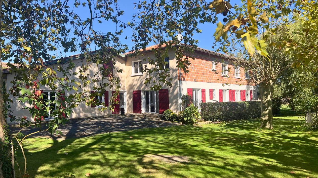 Equestrian property  Landes
