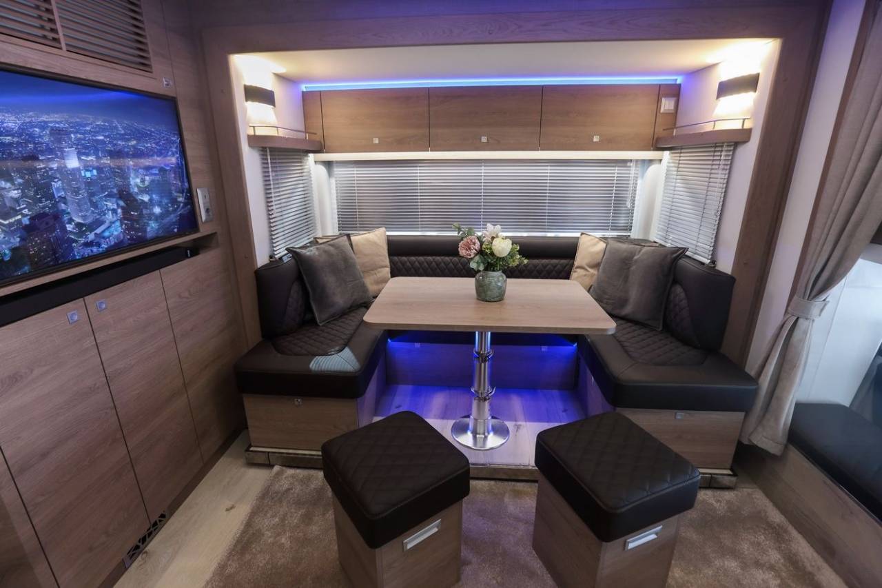 Horsebox NON-HGV - Other brand - Scania P420 2025 New