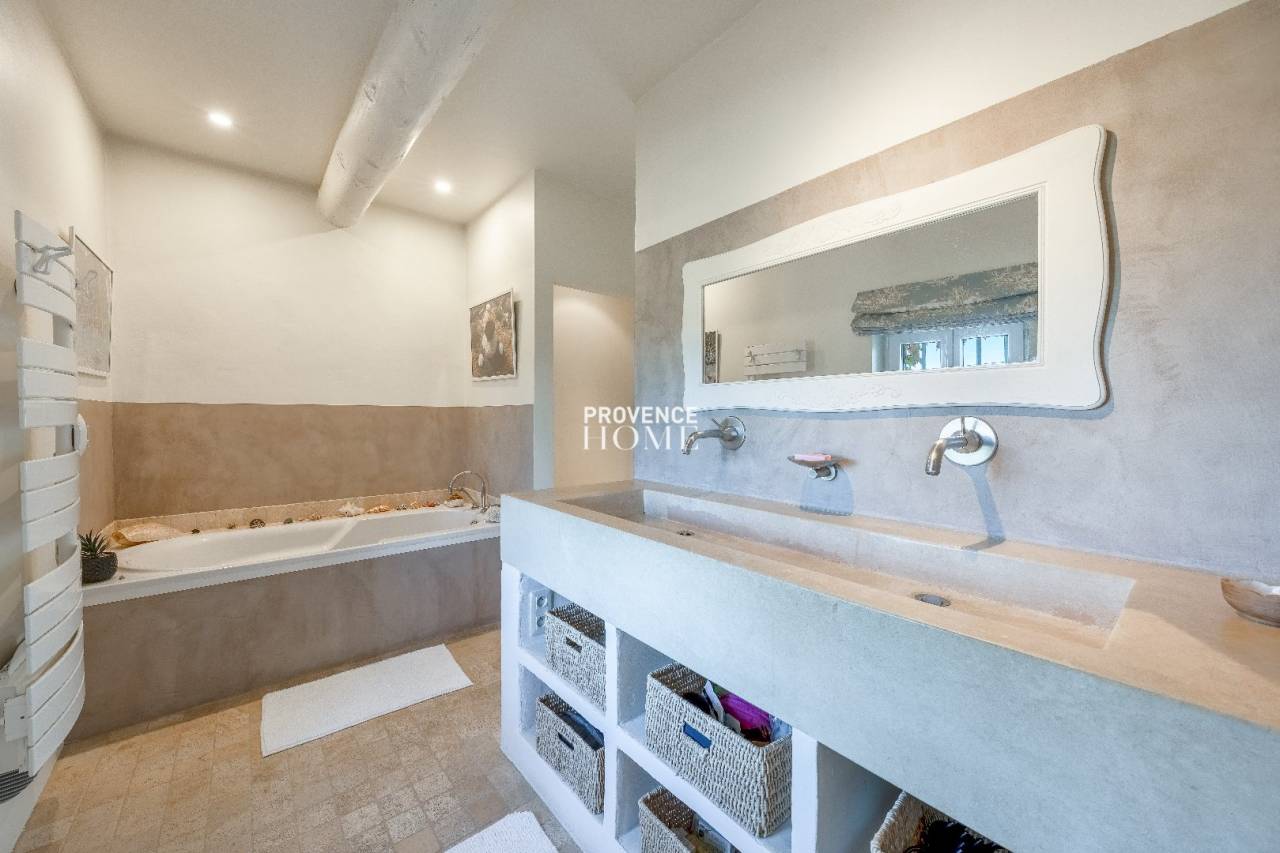 Equestrian property  Vaucluse