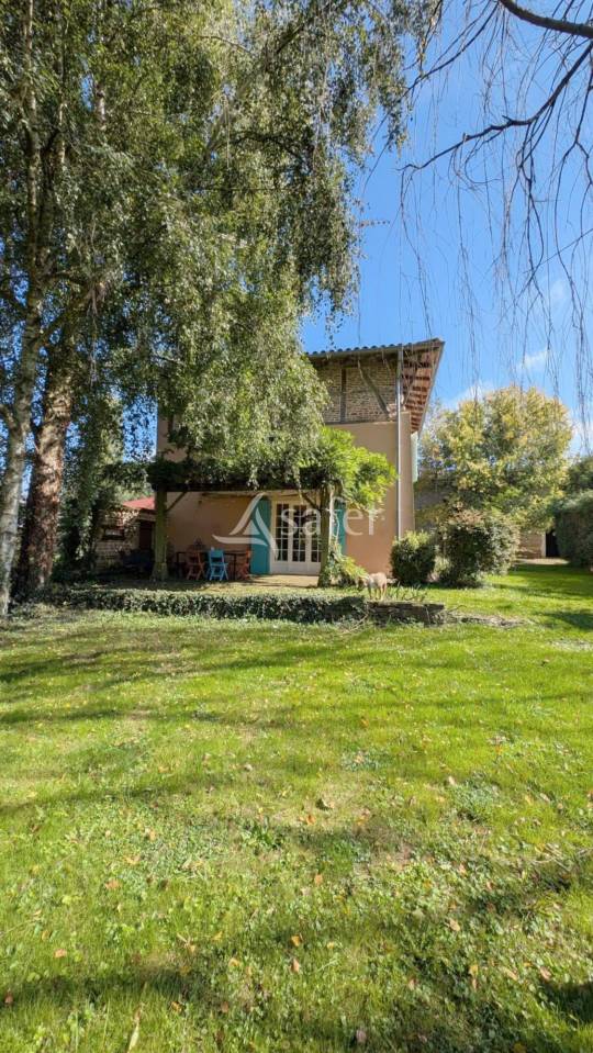 Equestrian property  Ain