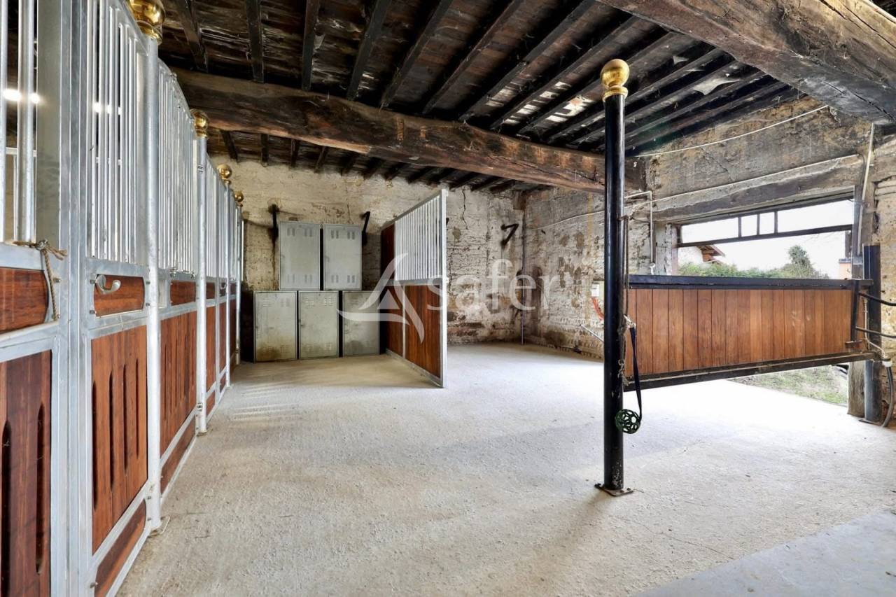 Equestrian property  Ain