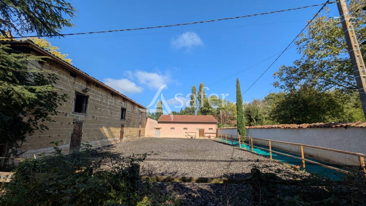 Equestrian property  Ain