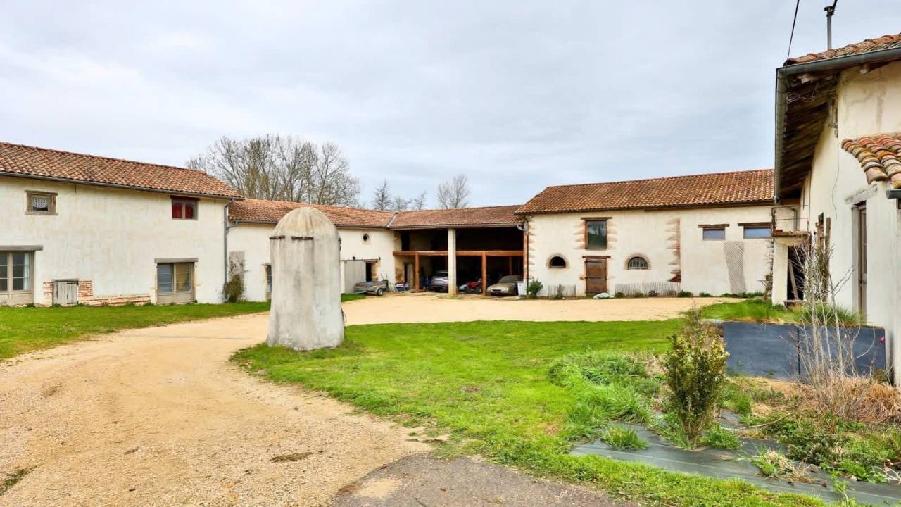 Equestrian property  Ain