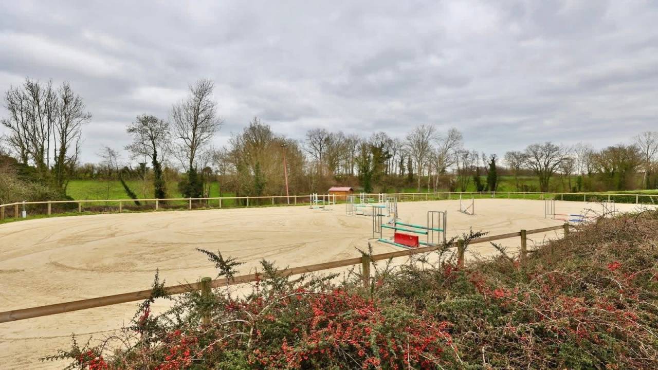 Equestrian property  Ain