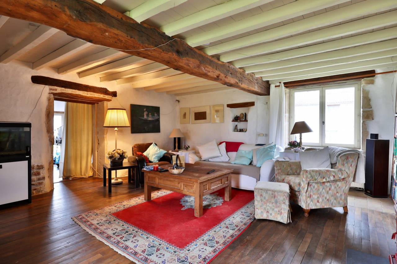 Equestrian property  Ain