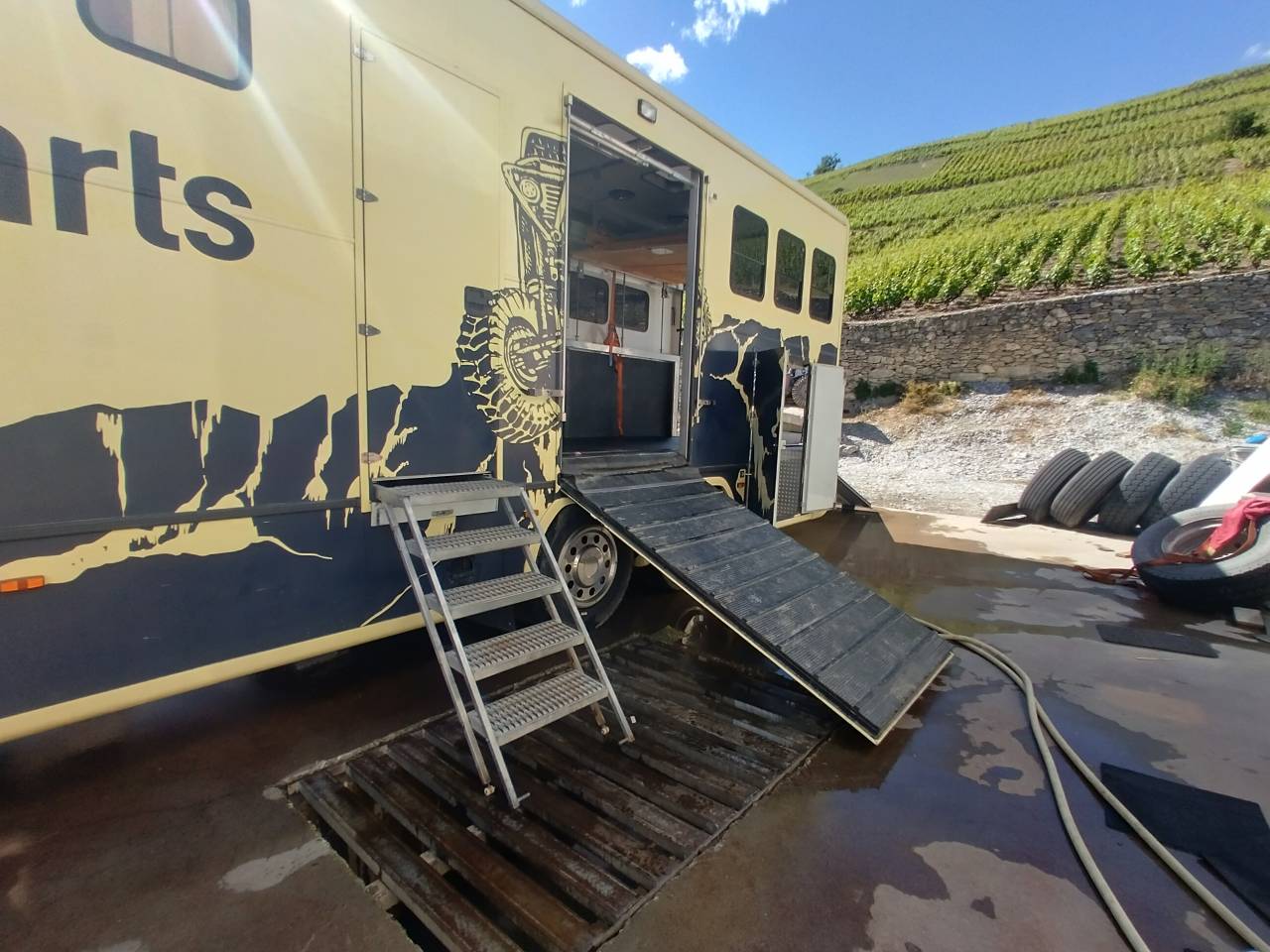 Horsebox NON-HGV Scania L144 6x2 2003 Used