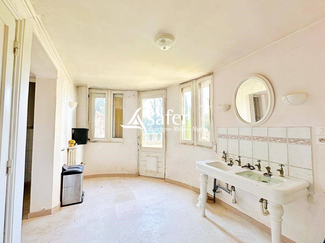 Other country property  Rh&ocirc;ne