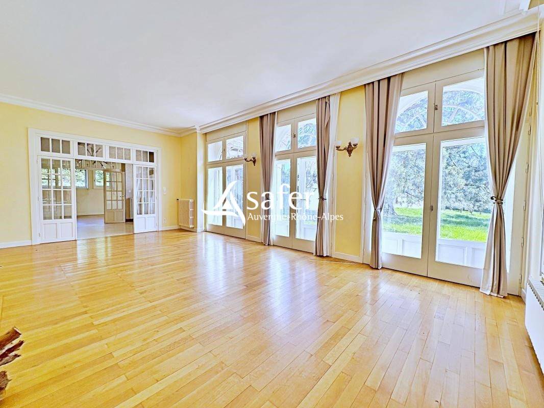 Other country property  Rh&ocirc;ne