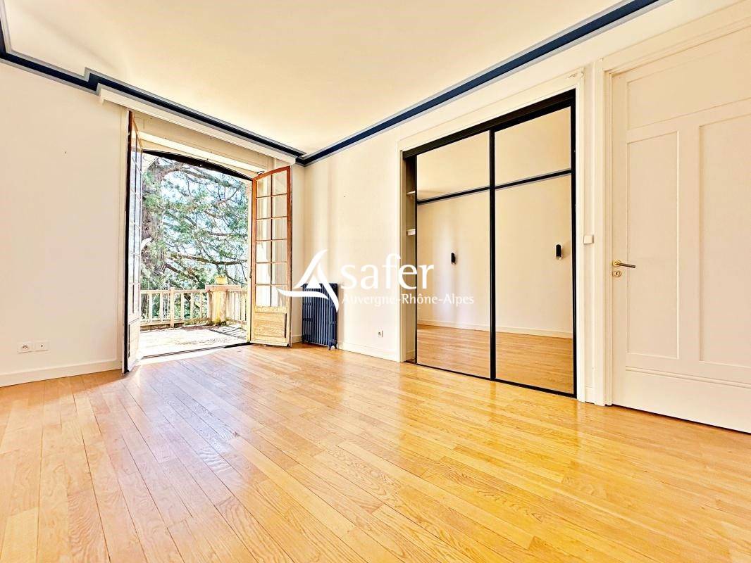 Other country property  Rh&ocirc;ne