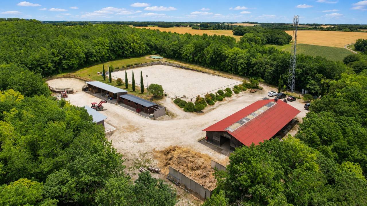 Livery yard  Tarn-et-Taronne