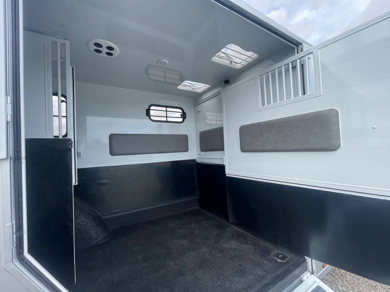 Horsebox HGV TBST Renault Master 2023 Used