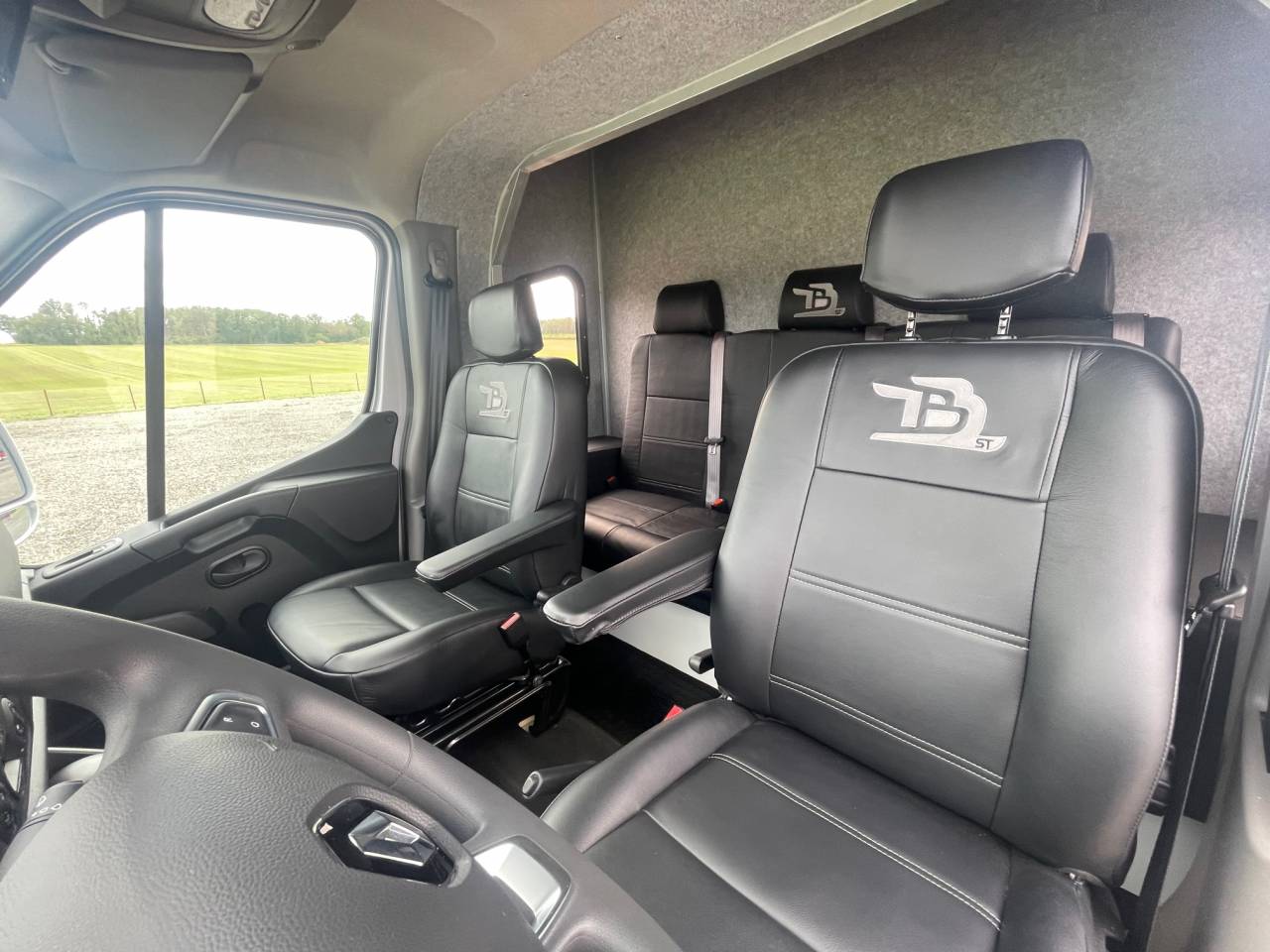 Horsebox HGV TBST Renault Master 2023 Used