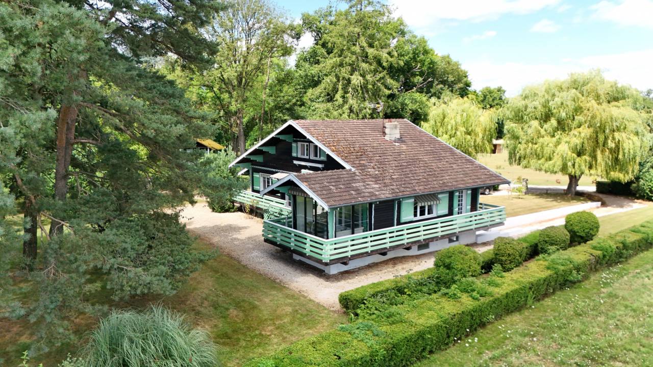 Luxurious equestrian property  Ain