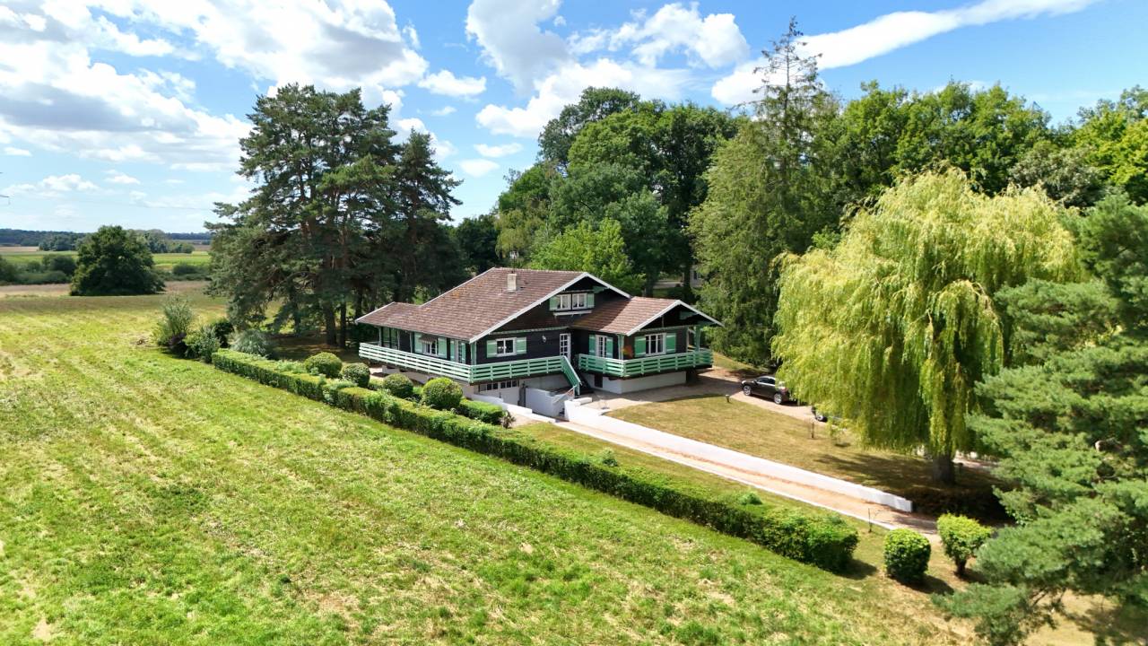 Luxurious equestrian property  Ain