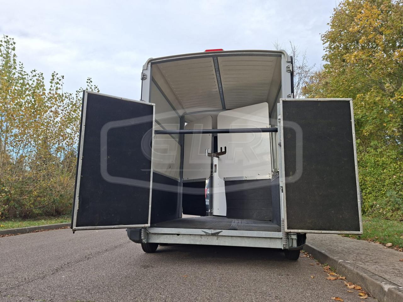 Horse trailer Ifor Williams HB 511 OBLIQUE PP 2 Stalls 2017 Used