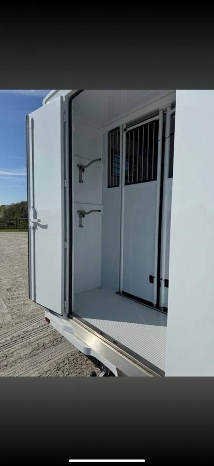 Horsebox HGV Chardron Renault Master 2023 New