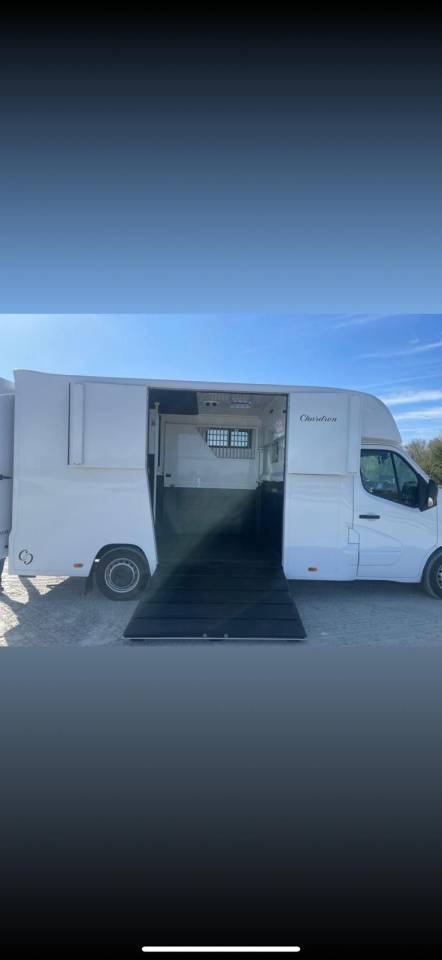 Horsebox HGV Chardron Renault Master 2023 New