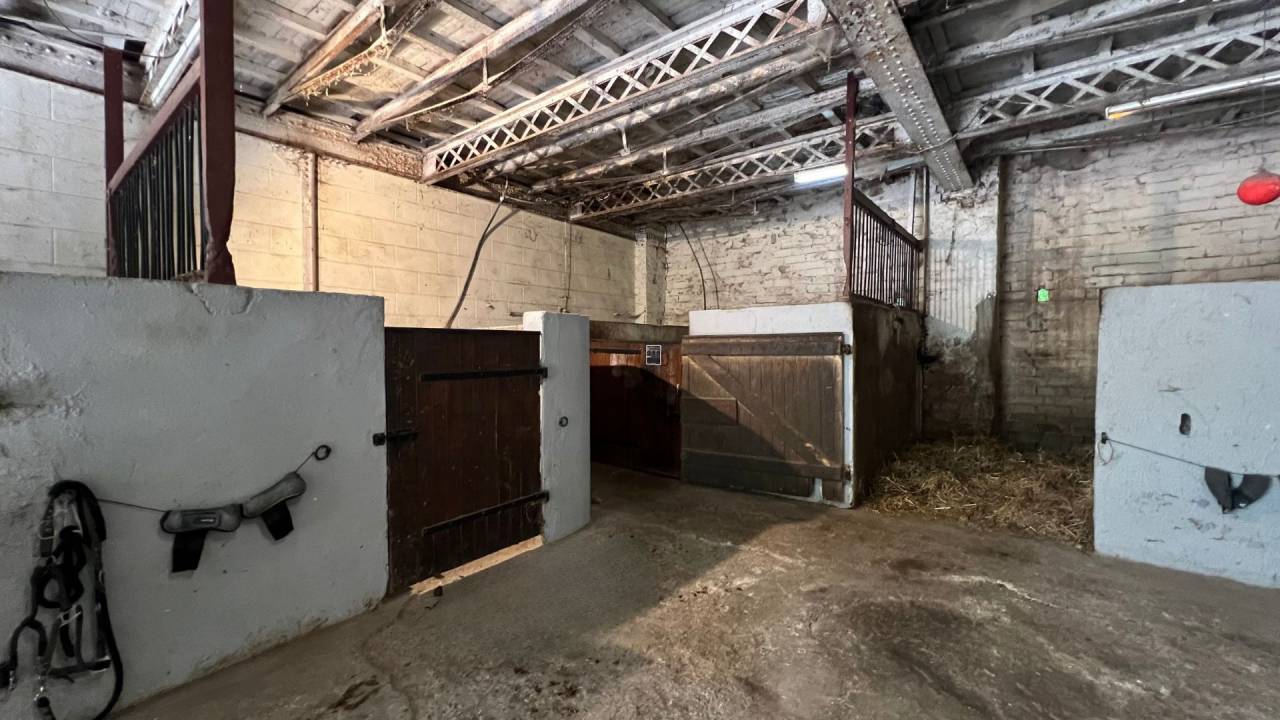 Equestrian property  Aude