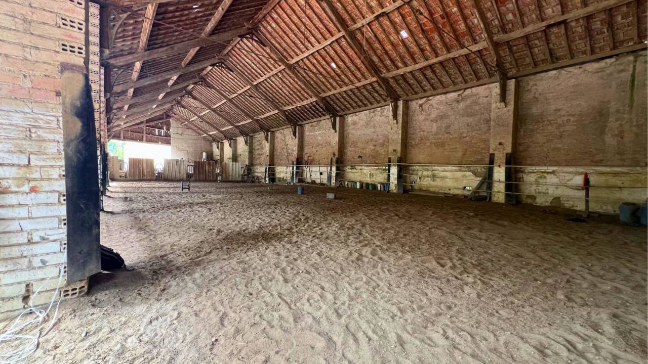 Equestrian property  Aude