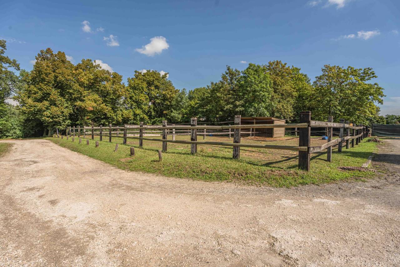 Livery yard  Yvelines