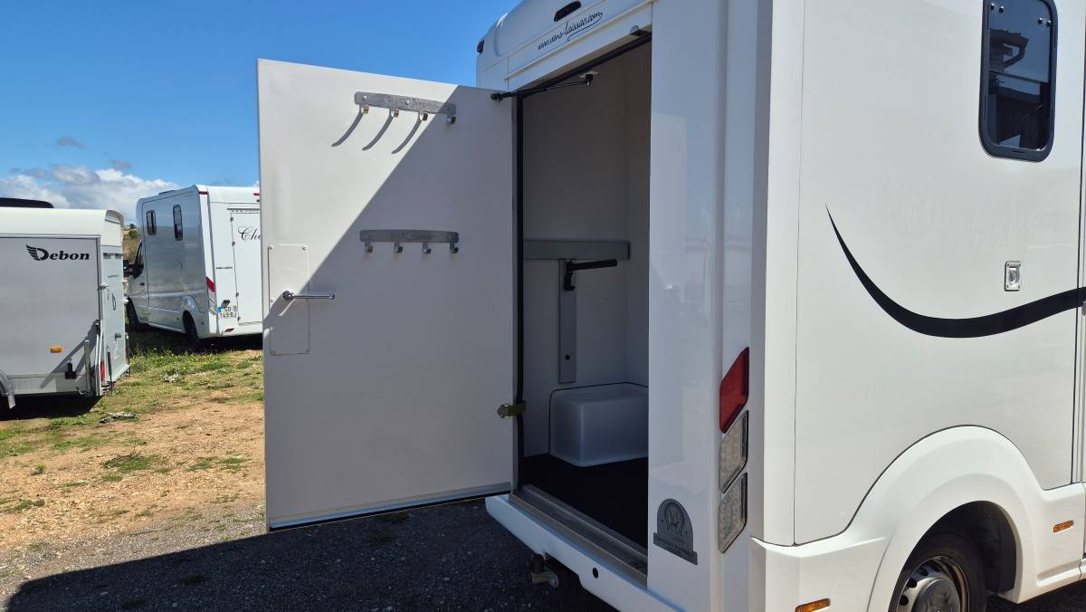 Horsebox HGV Laissac Utilitaires Renault Master 2022 Used