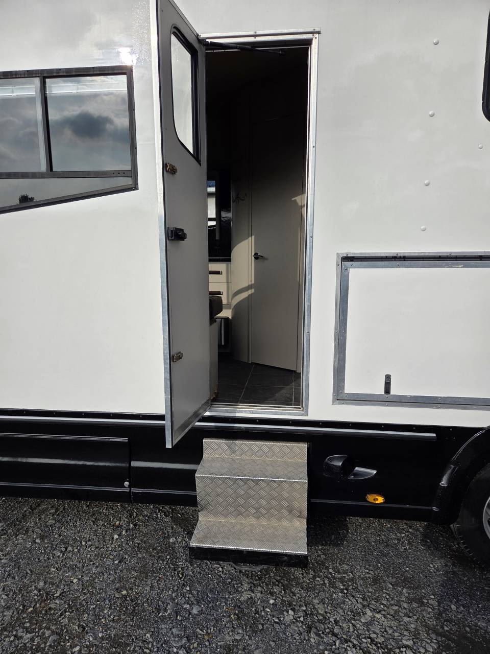 Horsebox NON-HGV Isuzu  2009 Used