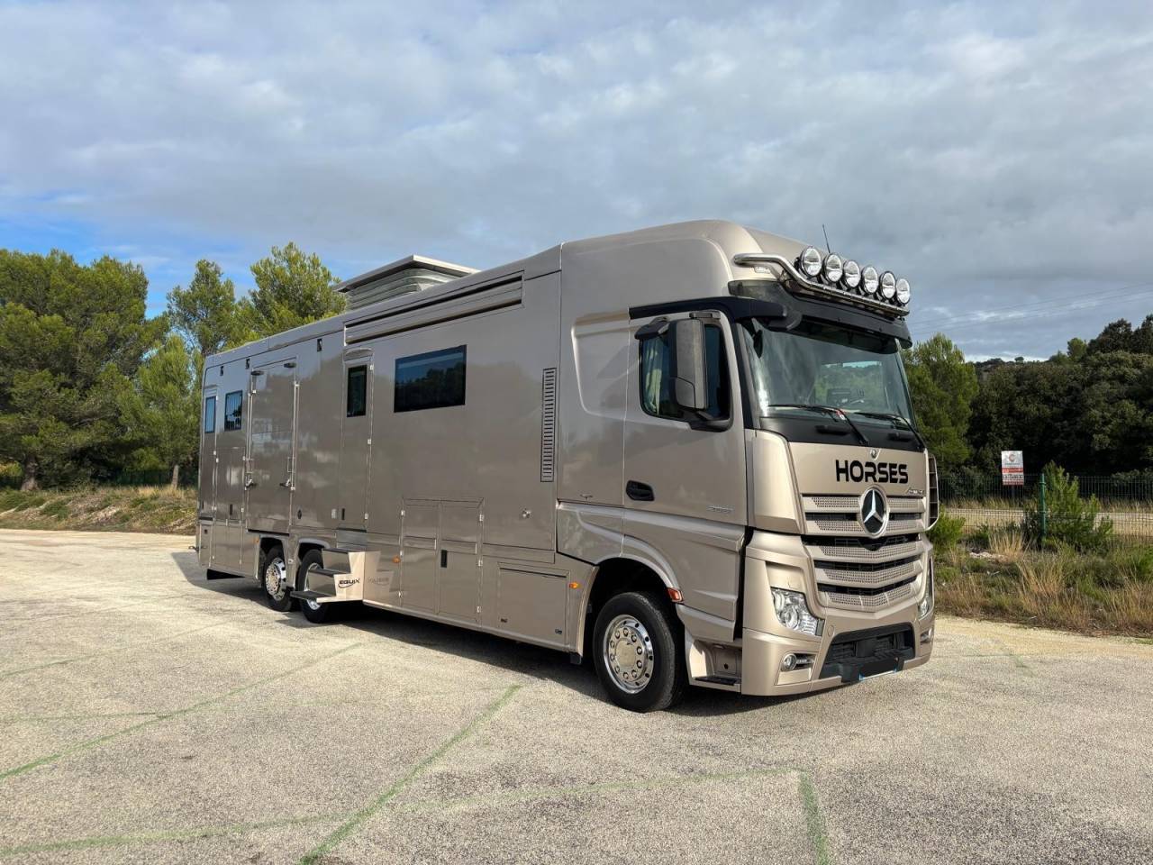 Horsebox NON-HGV EQUIX MERCEDES 2016 Used