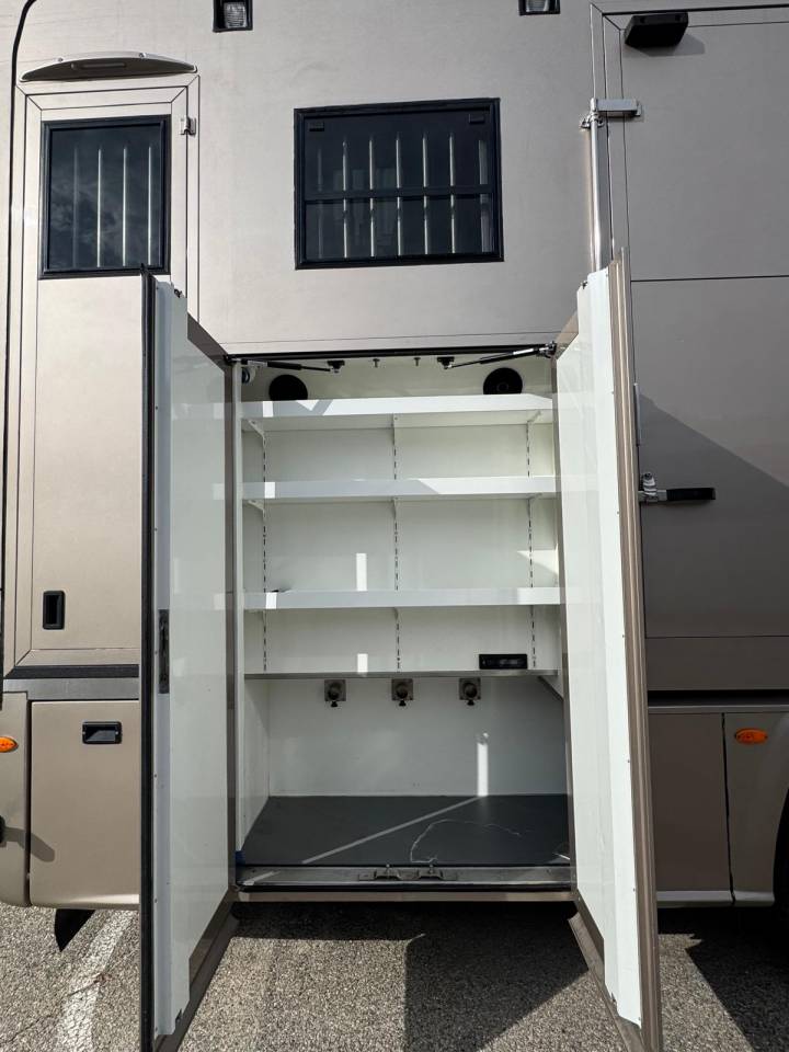 Horsebox NON-HGV EQUIX MERCEDES 2016 Used