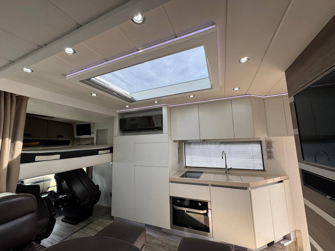 Horsebox NON-HGV EQUIX MERCEDES 2016 Used