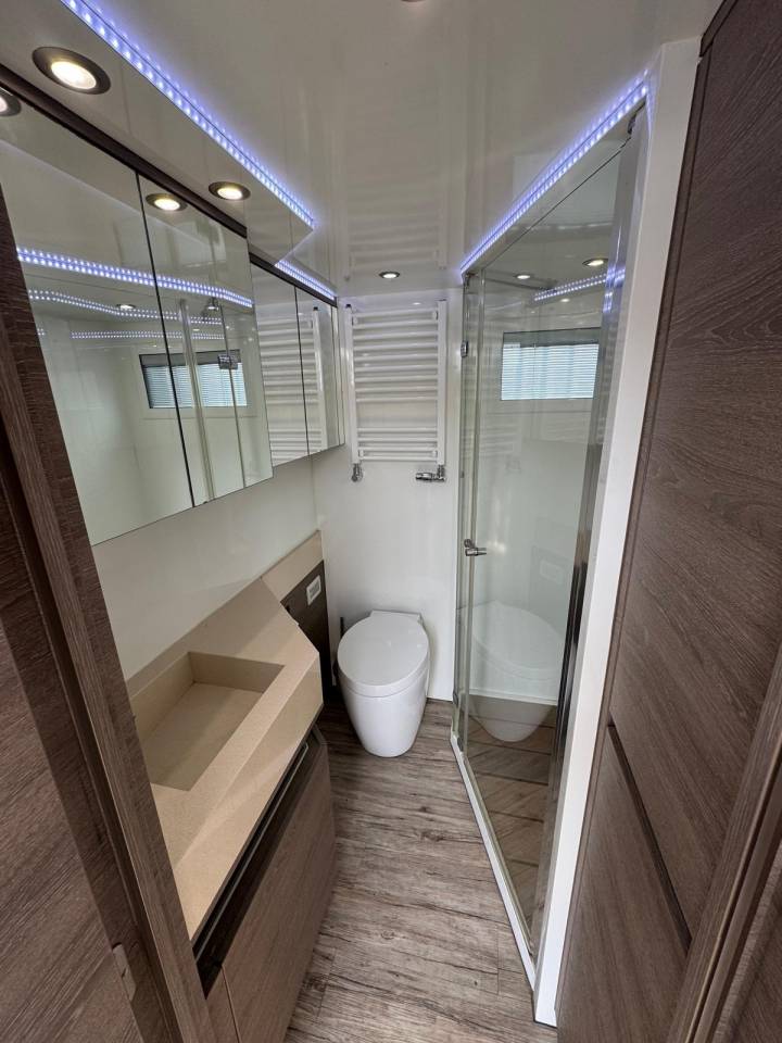 Horsebox NON-HGV EQUIX MERCEDES 2016 Used