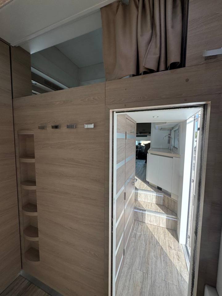 Horsebox NON-HGV EQUIX MERCEDES 2016 Used