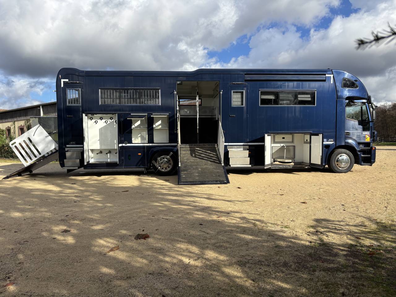 Horsebox NON-HGV Iveco STRALIS 2011 Used
