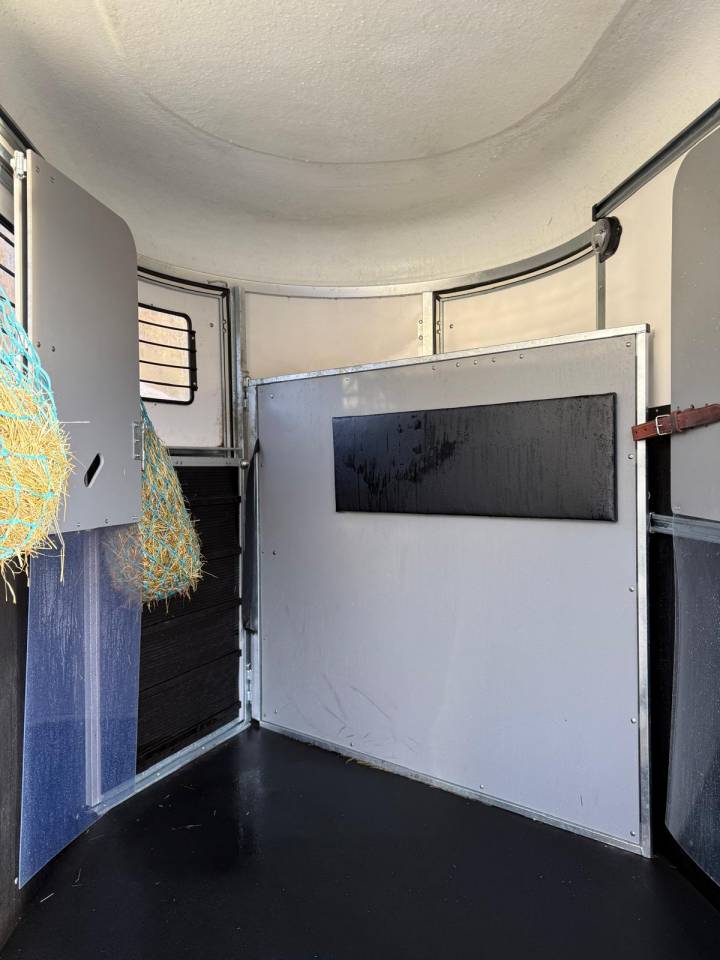 Horse trailer Fautras Oblic +2 2 Stalls 2023 Used