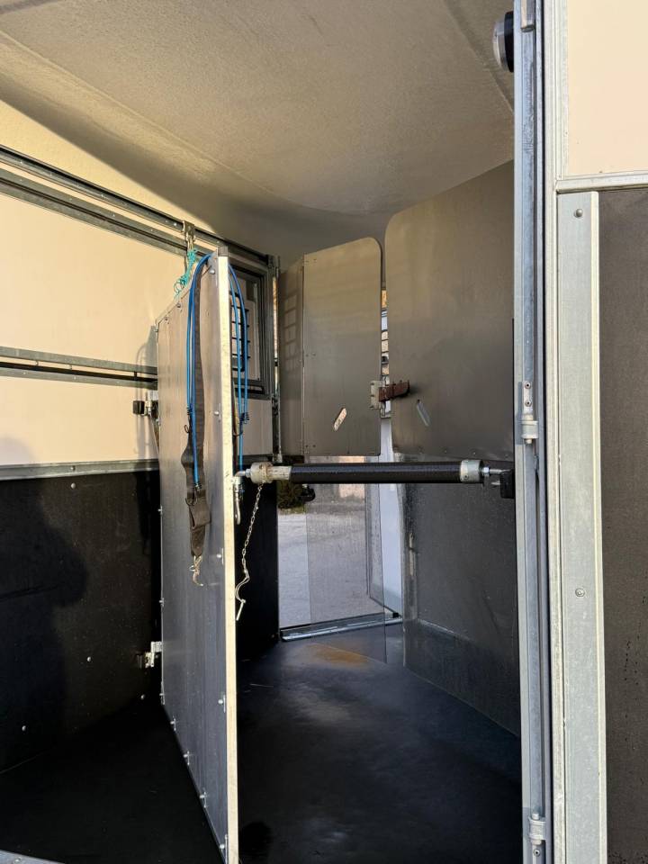 Horse trailer Fautras Oblic +2 2 Stalls 2023 Used