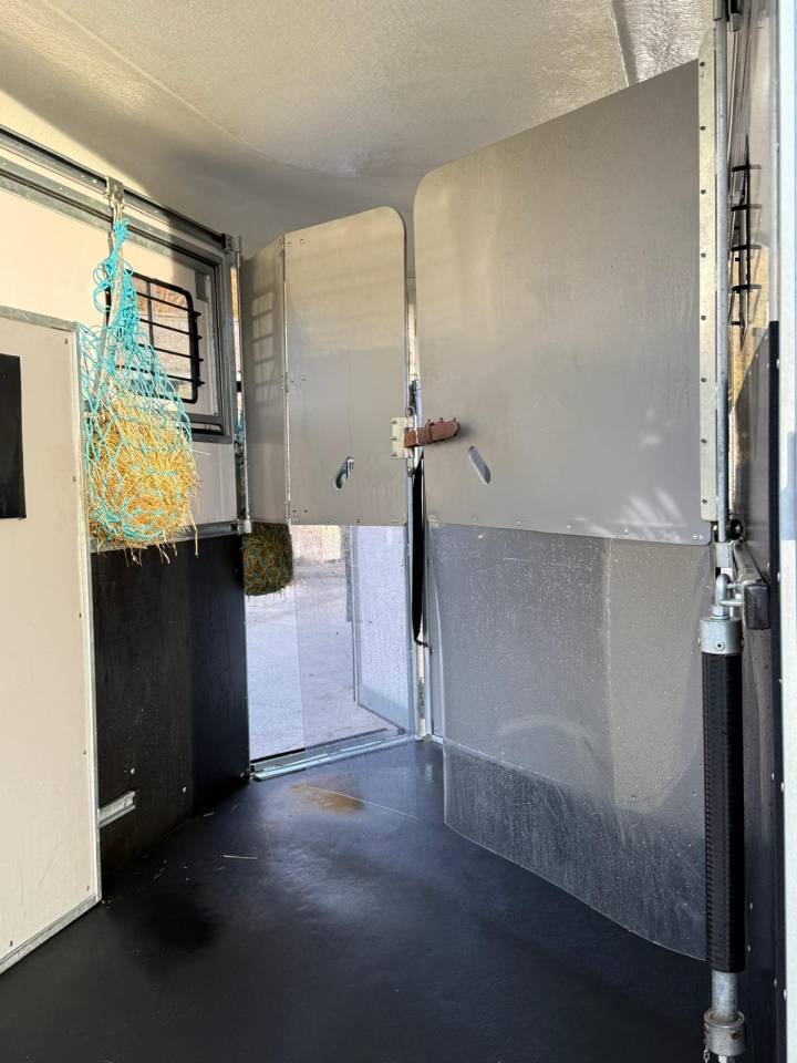 Horse trailer Fautras Oblic +2 2 Stalls 2023 Used