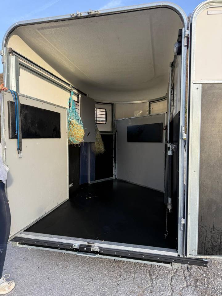 Horse trailer Fautras Oblic +2 2 Stalls 2023 Used