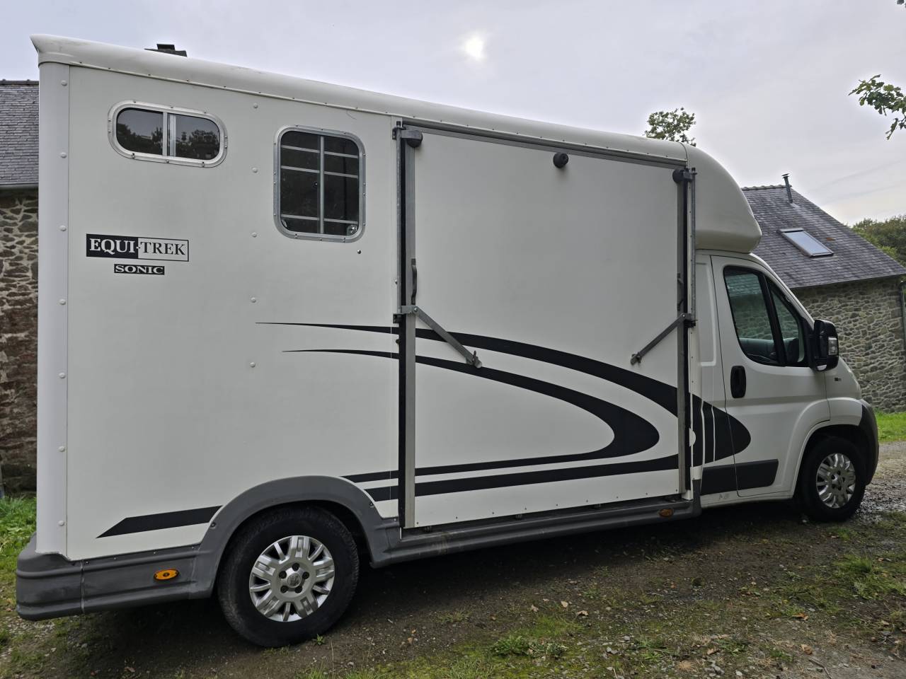 Horsebox HGV Equi-Trek Sonic 2012 Used