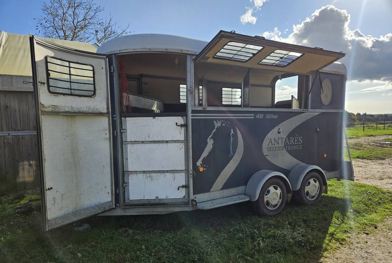 Horse trailer Fautras 3 places oblic Série limité Antares 3 Stalls 2010 Used