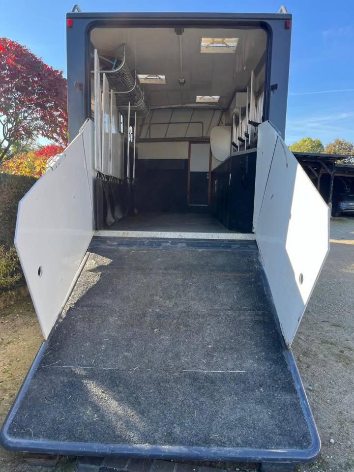 Horsebox NON-HGV Renault Premuim 340 1996 Used