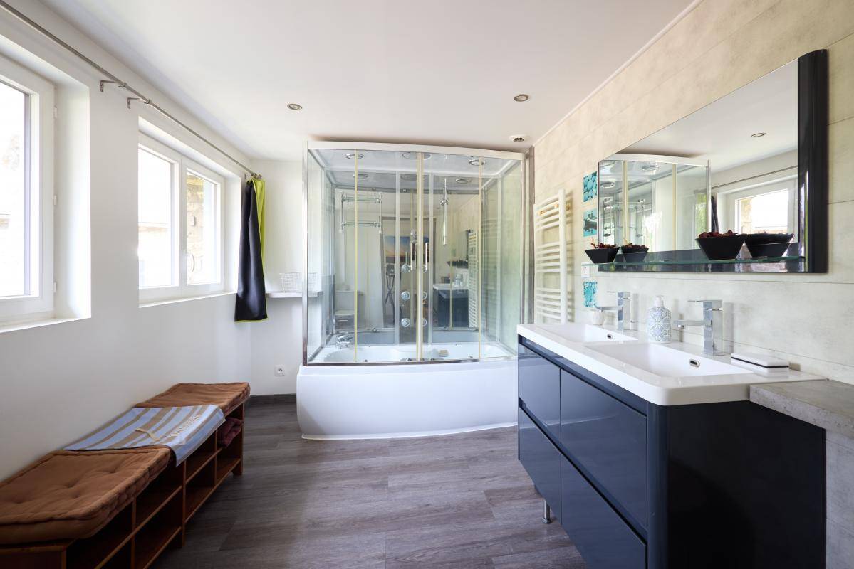 Equestrian property  Mayenne