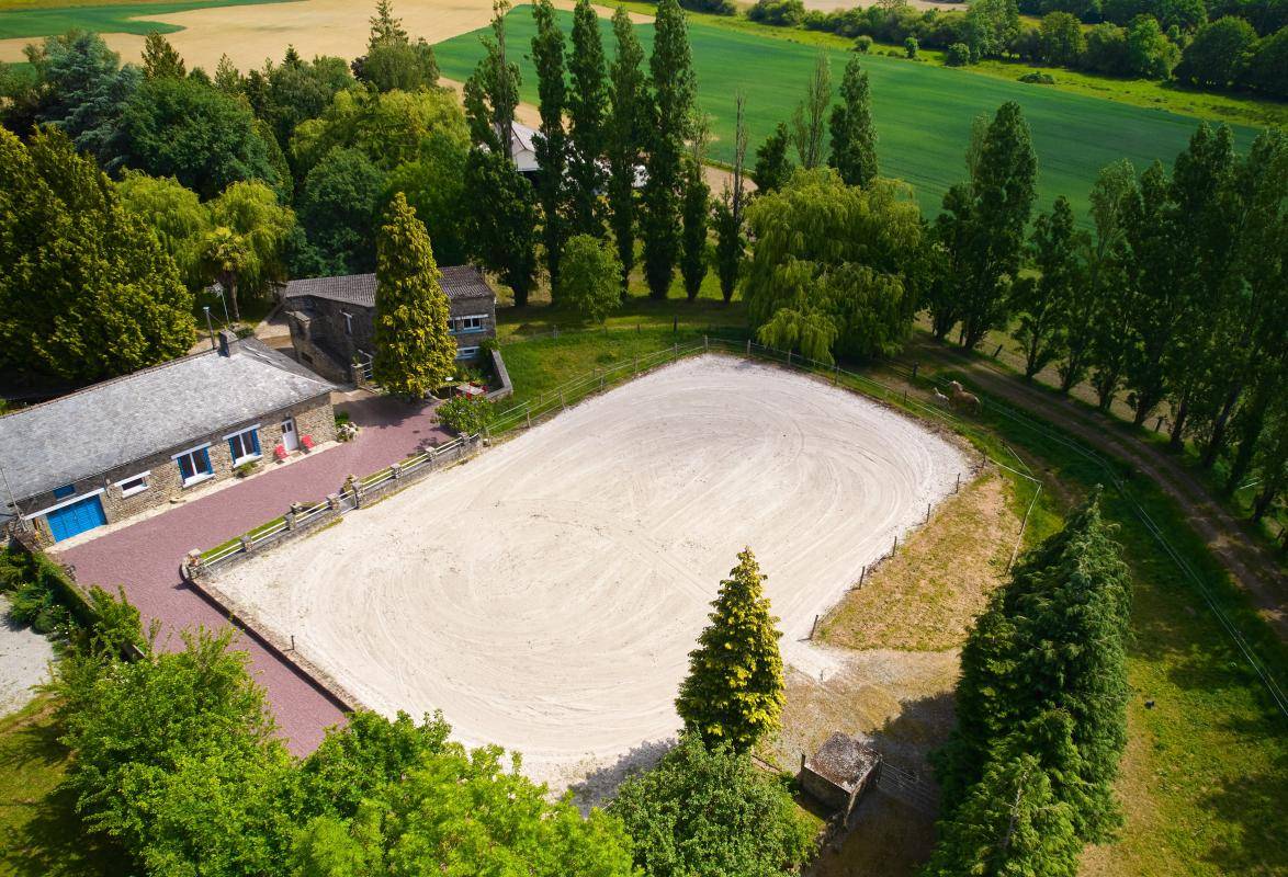 Equestrian property  Mayenne
