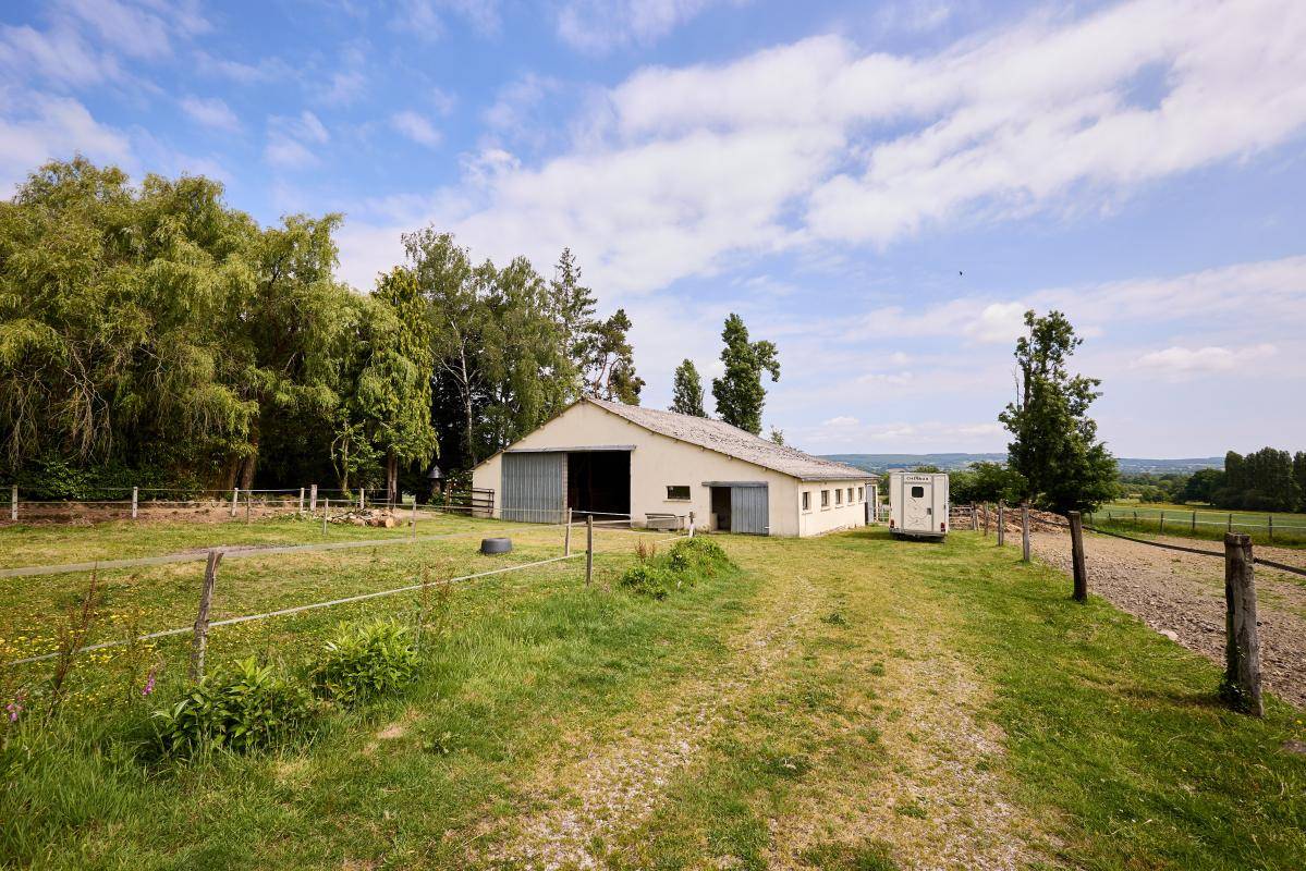 Equestrian property  Mayenne