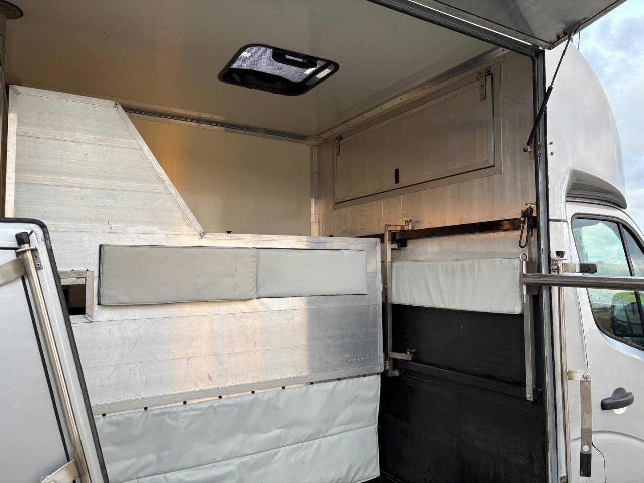 Horsebox HGV Renault Master 2017 Used